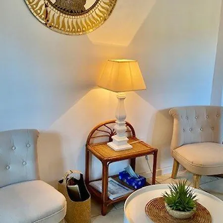 Apartamento F2 Ensoleille Avec Terrasse Et Parking, Proche Des Thermes Et Centre-ville - Fr-1-703-178 *